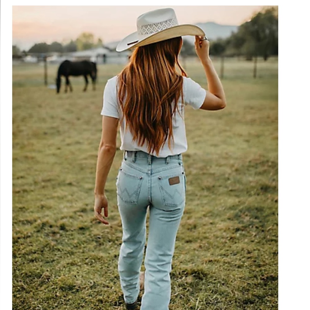 Women’s NWT Wrangler Slimfit Cowboy Cut Jeans - 9x30 (Bleach)